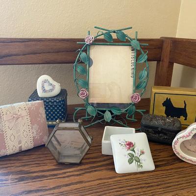 Romantic Vintage Trinket Boxes & Floral Metal Frame
