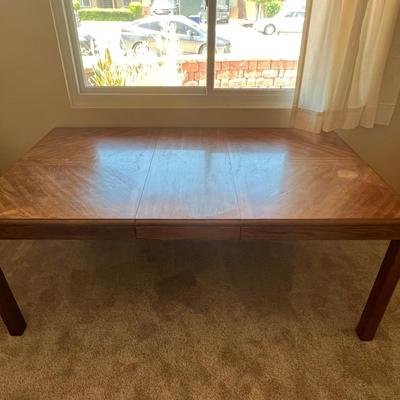 Classic Wood Dining Table with Beautiful Veneer Inlay