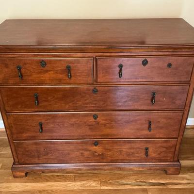 Pulaski Antiques Roadshow Chest of Drawers