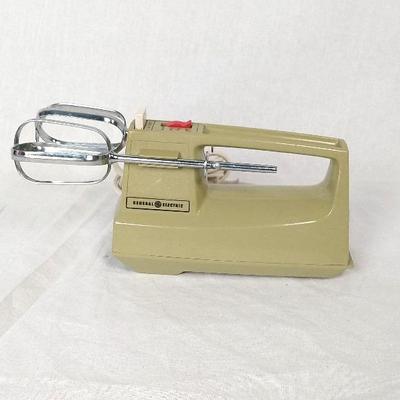 General Electric Vintage Hand Mixer Avocado Green. Tested Working!