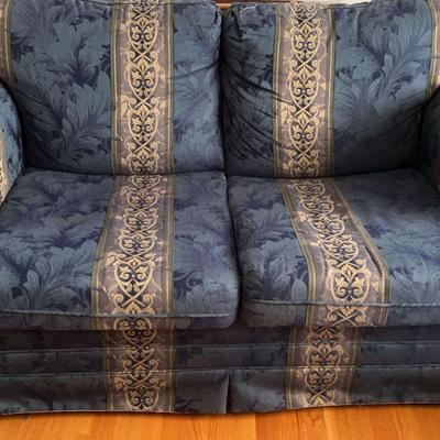 Willow Creek Furniture Co Loveseat 
