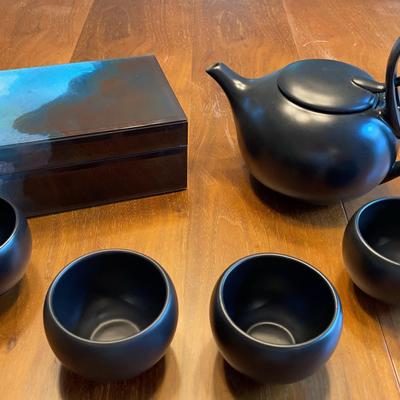 Crate & Barrel Teapot & Cups with Glass Box for Tea