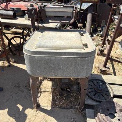 Sale Photo Thumbnail #490: #4004 • Antique Maytag Wringer Washing Machine
