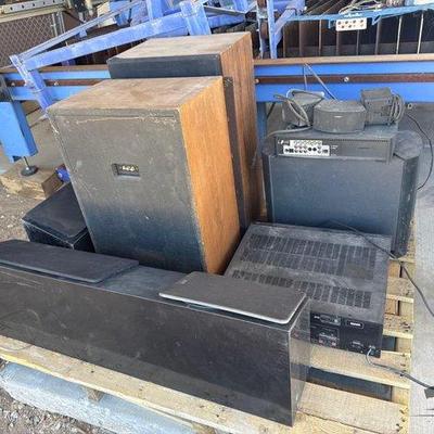 Sale Photo Thumbnail #197: #2070 • Pallet with Radio & Speakers
