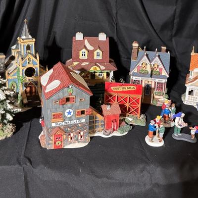 Lot 206: Dept 56 New England Village Collectors Series