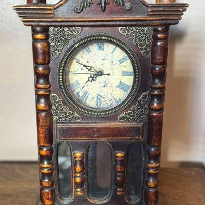 Lot 139:  Bella Casa by Ganz Decorative Mantel Clock Elegant vintage-style mantel clock by Bella Cas