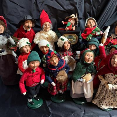 Lot 412: Lot of 16 Byers’ Choice Carolers – Handcrafted Christmas Figurines with Accessories