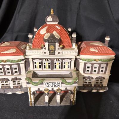 Lot 208: Dickens Village Series Victorian Station 