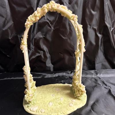 Lot 502: Seraphin Classics Garden Arch Trellis