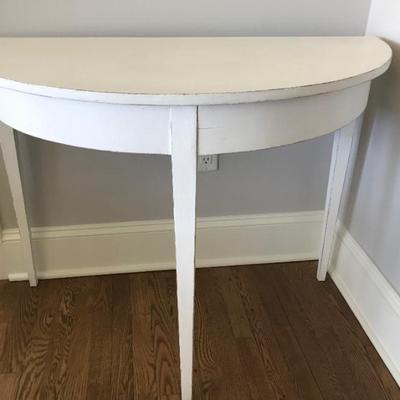 demi lune $265
40 X 20 X 30'
2 available