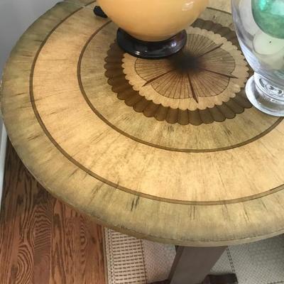 32" round table $265