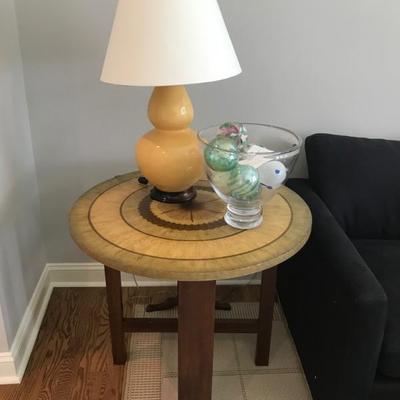 32" round table $265