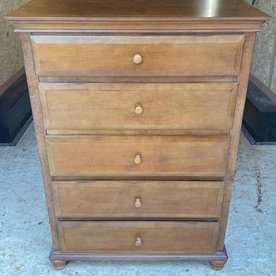 Simmons Furniture “Newbury” Aged Maple Chest of Drawers 