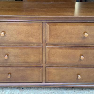 Simmons Furniture “Newbury” Aged Maple Lowboy Dresser 