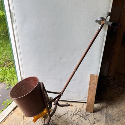 Vintage Metal Spreader - Works!