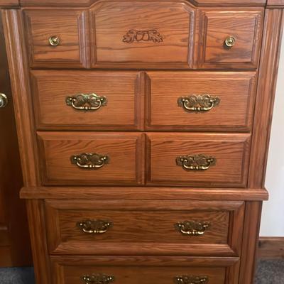 Broyhill Oak Chest Of Drawers