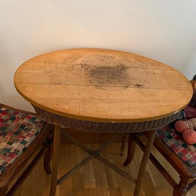 Table & Chairs 