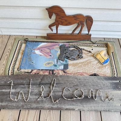 Horse Themed Welcome Décor