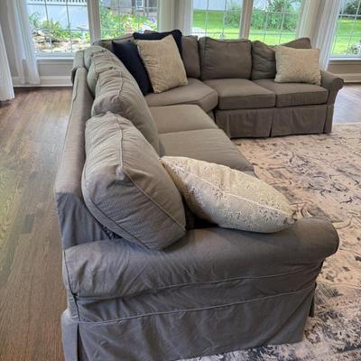 Madison Furniture Barn Slipcovered Sectional Sofa
75” 27” 27” 50”
123 (L) ” x 100” (R)
