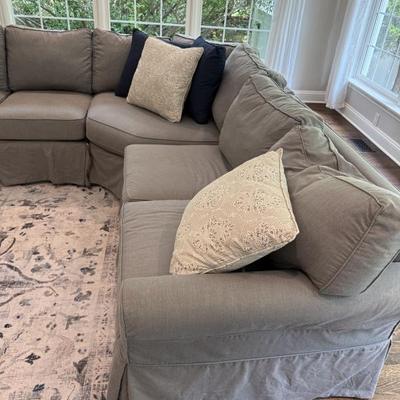 Madison Furniture Barn Slipcovered Sectional Sofa
75” 27” 27” 50”
123 (L) ” x 100” (R)

