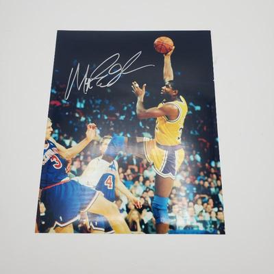 718-722 signed magic johnson photo