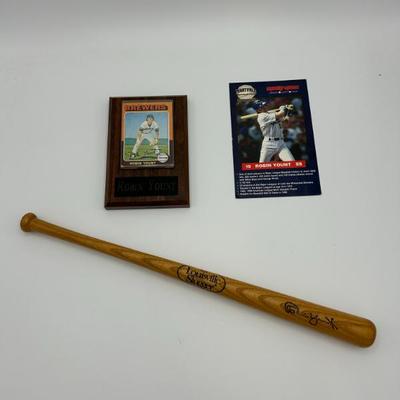 125 robin yount card mini bat