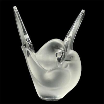 Lot 008  
Lalique France Sylvie Dove Crystal Vase With Frog Insert