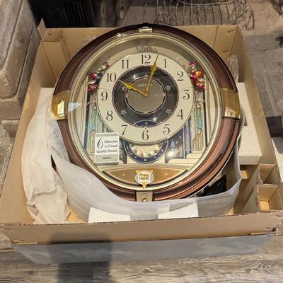 New/never used Seiko holiday clock with chimes