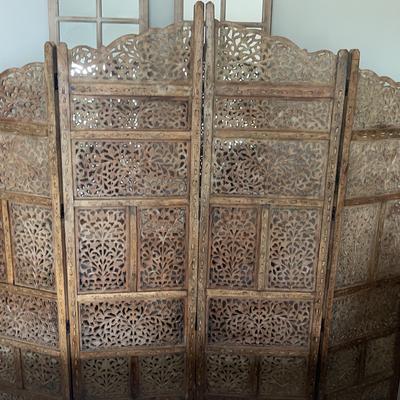 Stunning Wooden Carved Screen (2nd Floor)