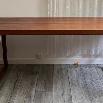 Mid-Century Sleigh Leg Coffee/Cocktail Table 