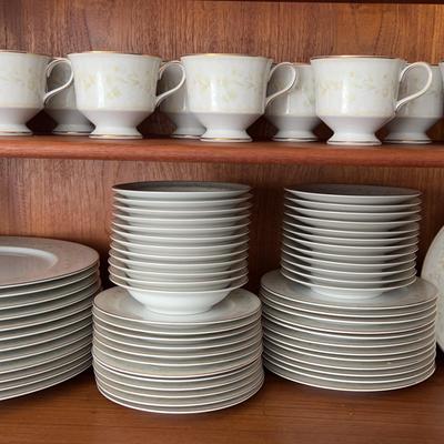 Sango Japan "Sutton Place" Complete China Service For 12 