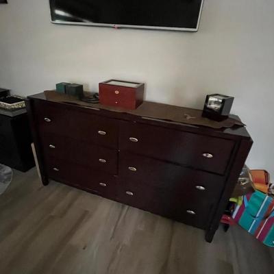 Sale Photo Thumbnail #8: Chest of Drawers