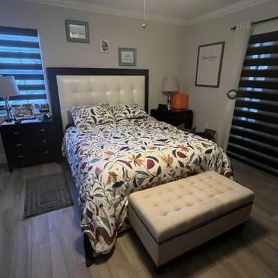 Sale Photo Thumbnail #6: Tufted Headboard 