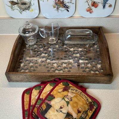 Kitchen Decor and Serving Lot