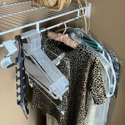 Women’s Clothing, Wicker Frog Purse, & Hangers Lot