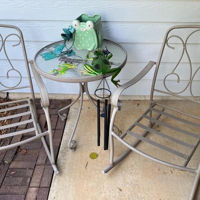 Patio Bistro Set with Decor