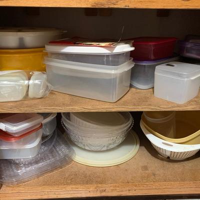 Miscellaneous Tupperware And Plastic Dishes