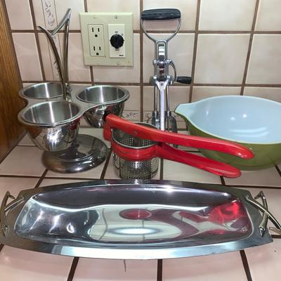 Vintage Pyrex Bowl And Other Vintage Kitchen Items