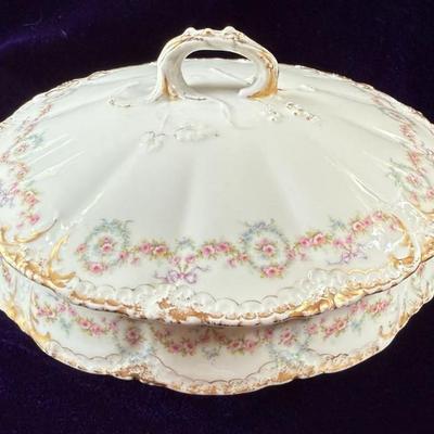 Sale Photo Thumbnail #1: Theodore Haviland Limoges "Schleiger 330" Covered Casserole Dish 