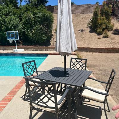 NICE ALUMINUM PATIO FURNITURE.