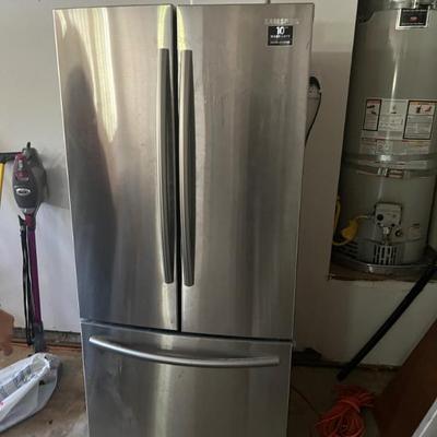 NICE STAINLESS STEEL DOUBLE DOOR REFRIGERATOR.