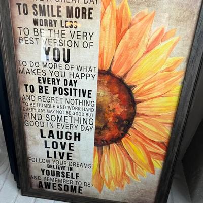 nice large print "Z-Gallery" decor...