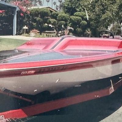 Boat: Canyon Marine 21' day cruiser