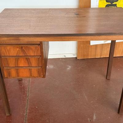 Danish ladies desk” for restoring
