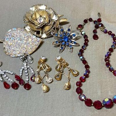 Costume jewelry assortment