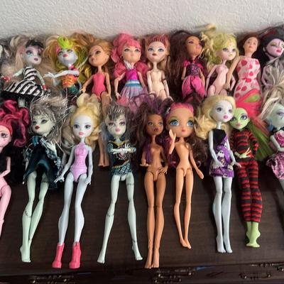 Mostly Monster High Dolls 