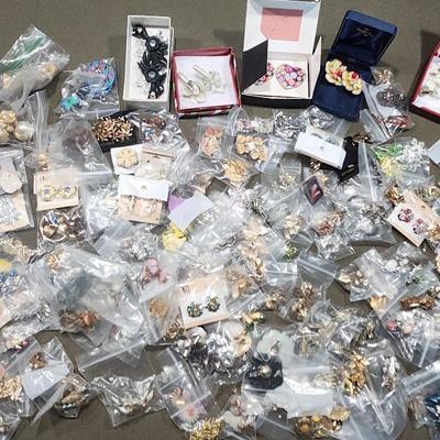 Another Mystery Lot of Vintage Costume Clip On Earrings