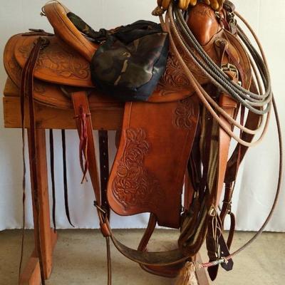 Rose Design Ladies Custom Saddle With Lariat And Accessories 