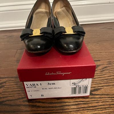  Salvatore Ferragamo Vara Black Leather Low Heel  Size 7 AAA