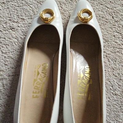 Salvatore Ferragamo Women’s Heels – Size 7AA – Bone with Gold Accent
